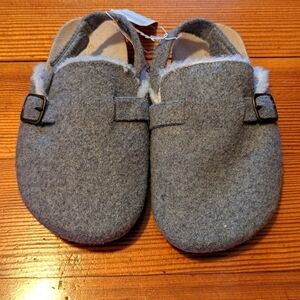 3/$24 NWT Fuzzy lined toddler shoes